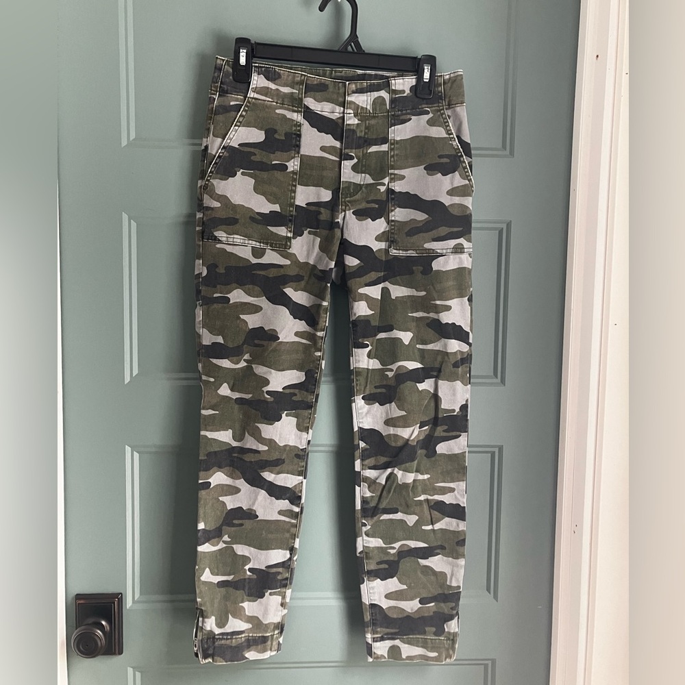 Kut from the Kloth camo pants size 4 stretch cargo utility Reese Ankle straight